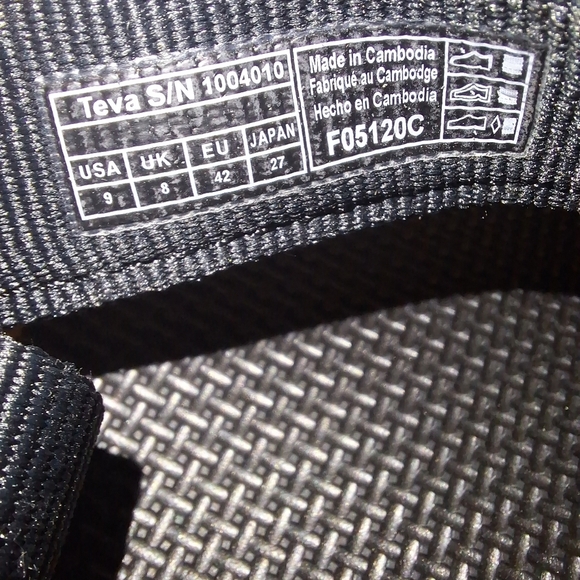 A pair of Teva M. Universal Urban 1004010/BLK. Sandals in a size 9. NWB - Picture 11 of 12